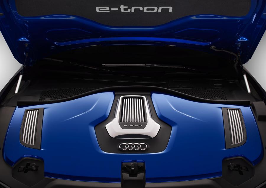 Моторный отсек Audi A6 L 40 e-tron (4G, C7) 2016 года  (фото 4 из 32)